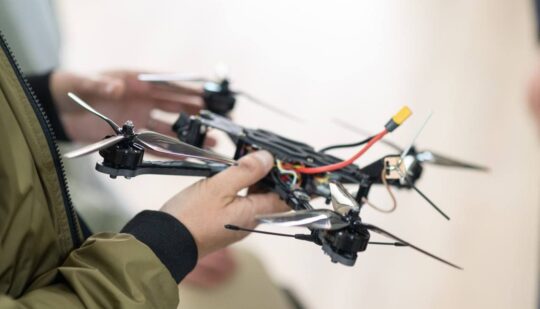 Українців закликають створювати FPV-дрони для боротьби з Росією