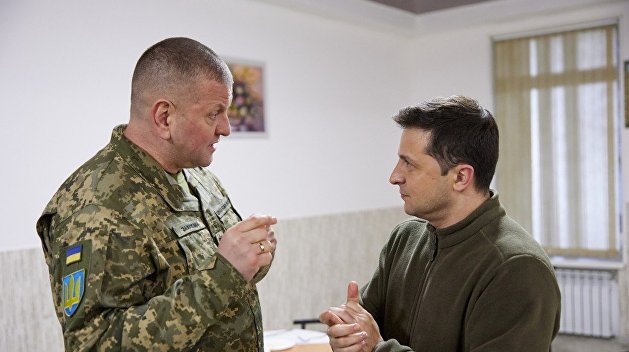 Ви зараз переглядаєте Звільнення Залужного з посту Головнокомандувача ЗСУ: що відомо