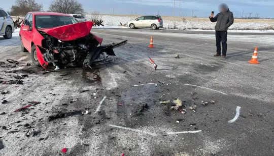 У Рівненському районі внаслідок зіткнення двох авто постраждав водій легковика