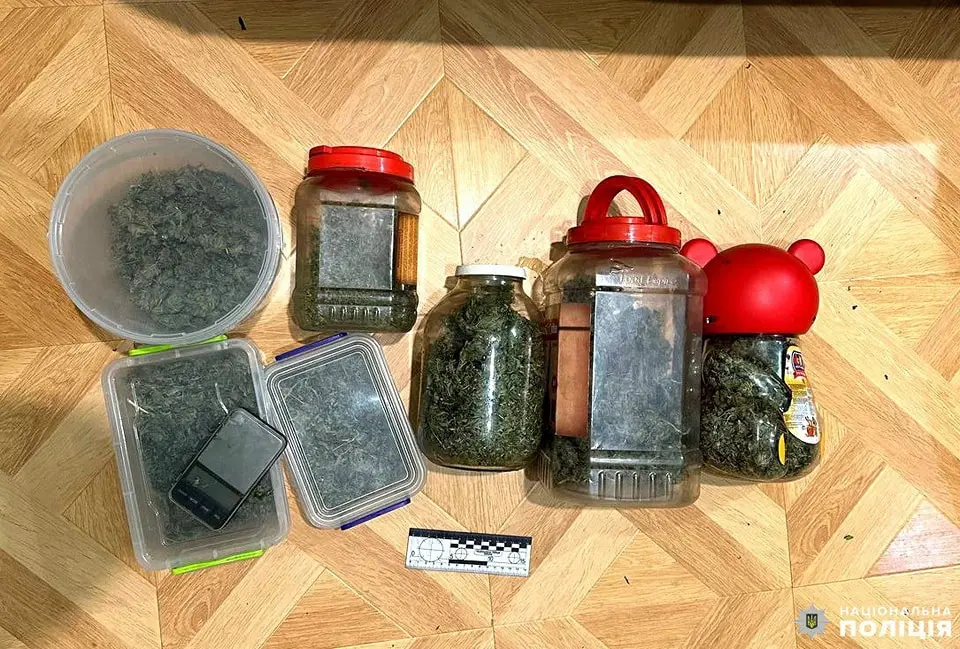 Ви зараз переглядаєте У Дубенському та Сарненському районах поліцейські викрили місцевих жителів на зберіганні наркотиків