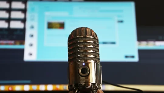 Apple Podcasts генеруватиме транскрипцію в iOS 17.4
