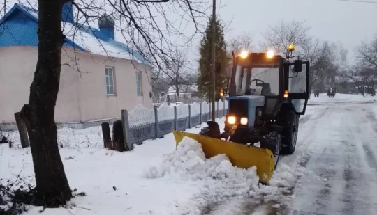 На Рівненщині з ночі вирує негода