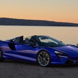 Лише гібрид: новий суперкар McLaren Artura Spider оцінили у $273 000