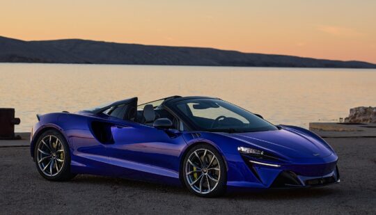 Лише гібрид: новий суперкар McLaren Artura Spider оцінили у $273 000