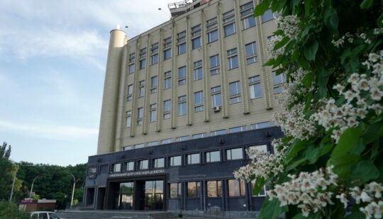 За “двовладдям” у Довженко-Центрі може ховатись звичайна корупція,