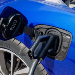 Можуть загорітись на зарядці: електромобілі Jaguar I-Pace вдруге відкликають через несправність батареї