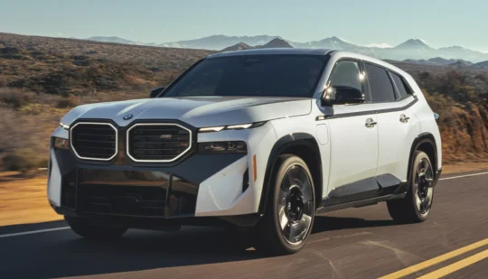 Від $139 000: гібридний кросовер BMW XM отримав базову версію
