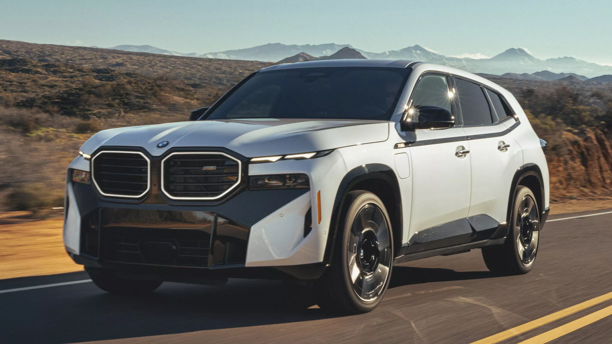Ви зараз переглядаєте Від $139 000: гібридний кросовер BMW XM отримав базову версію