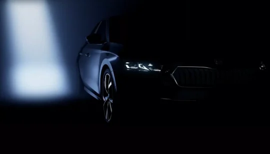 Оновлена Skoda Octavia 2024 року готується до офіційного дебюту: показані нові фото