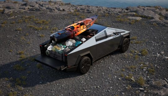 Відео дня: електричний пікап Tesla Cybertruck вперше занурили у воду