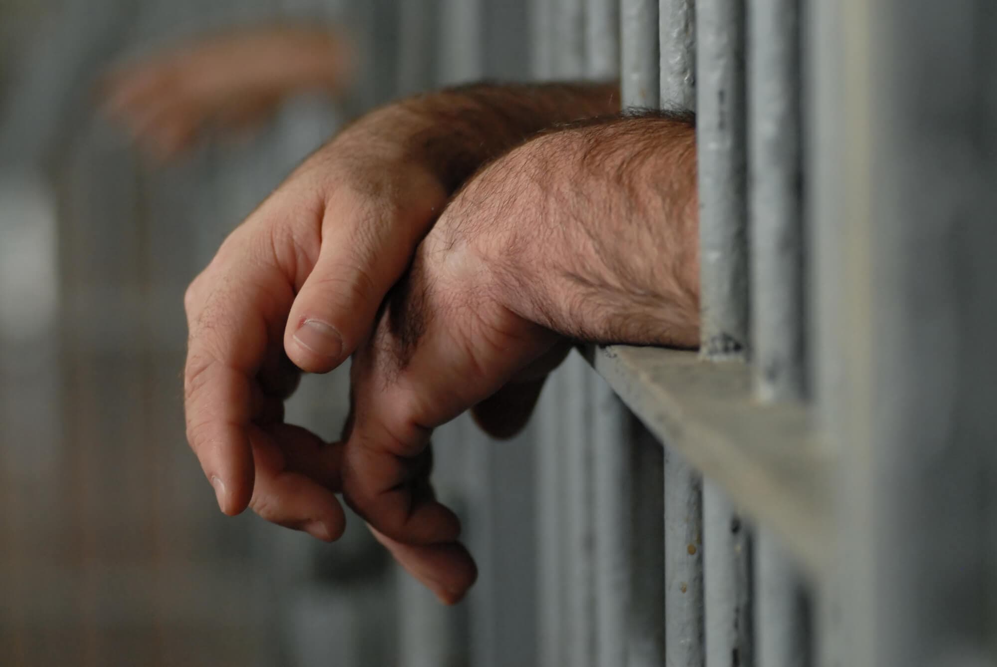 Ви зараз переглядаєте 15 років за гратами проведе вітчим за зґвалтування малолітньої падчерки