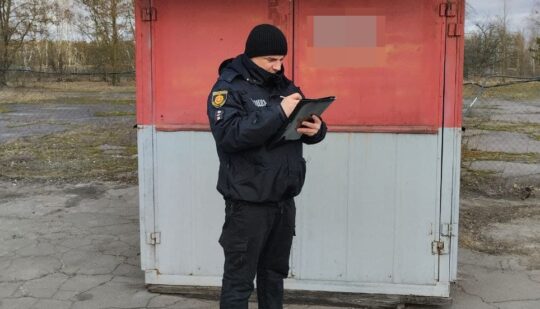 Поліція Рівненщини викрила нелегальну АЗС: вилучено 4 тонни пального