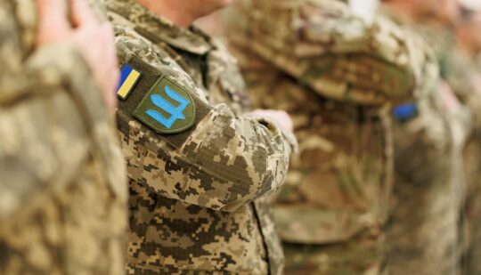Майже мільйон чоловіків в Україні не працюють, не платять податки та не служать в армії