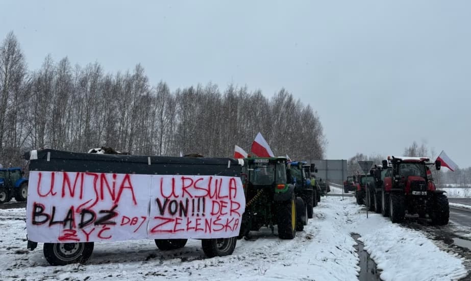 Ви зараз переглядаєте Через блокаду польських фермерів на кордоні не можуть проїхати понад три тисячі вантажівок