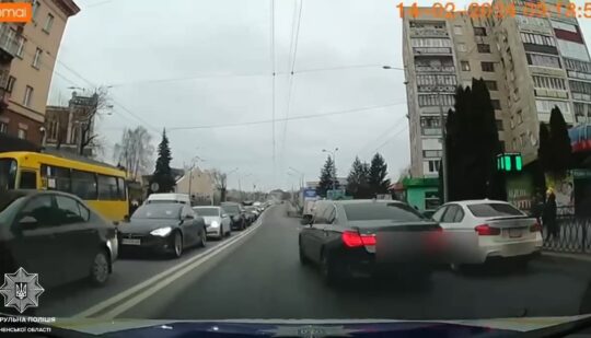 У Рівному оштрафували водія, який підрізав кортеж «На щиті»