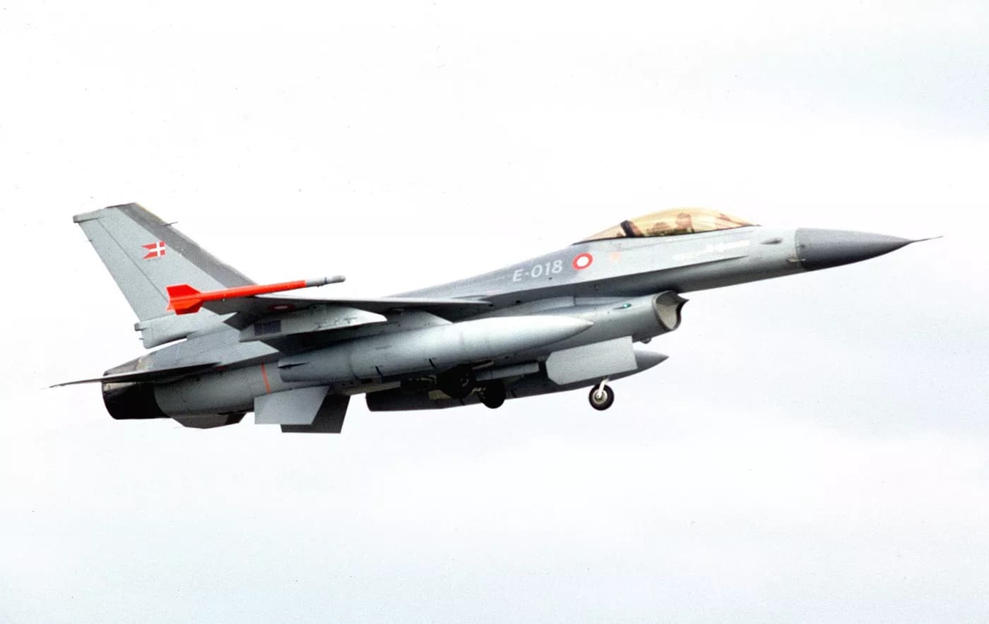 Ви зараз переглядаєте Україна отримає перші винищувачі F-16 влітку 2024 року