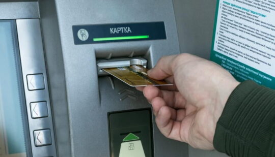Костопільчанка вкрала 17 тисяч гривень з картки знайомої, купуючи їй ліки