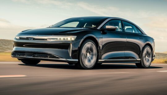 Поліцію пересадять на електричні седани Lucid Air