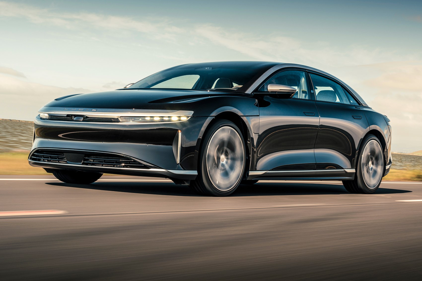 Ви зараз переглядаєте Поліцію пересадять на електричні седани Lucid Air