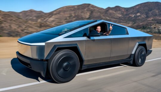Власники Tesla Cybertruck жаліються на рекордну кількість помилок в електроніці: що ламається найчастіше