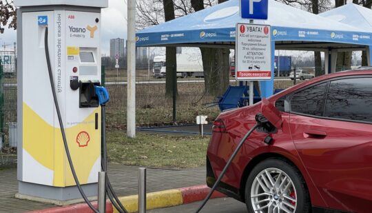 Мережа YASNO E-Mobility запровадила нову функцію для автоматичного заряджання електромобілів: як вона працює
