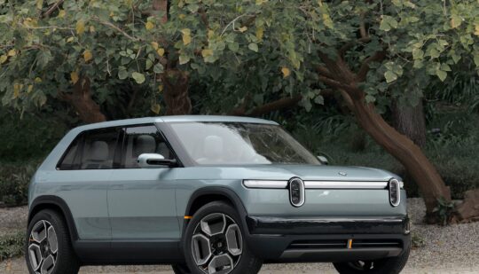 Неочікувана новинка: Rivian показав одразу два компактні електричні кросовери R3 і R3X