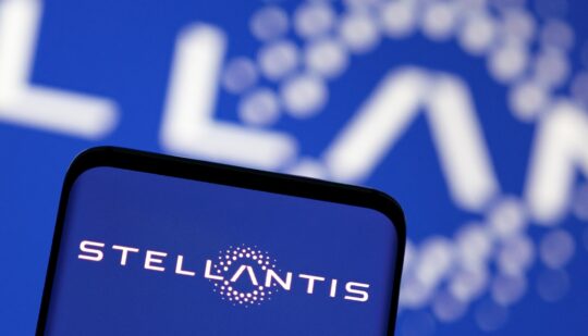 Витратить $6 мільярдів: Stellantis інвестує у розробку нових ДВЗ, що працюватимуть на етанолі