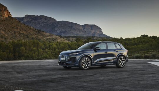 Новий електричний кросовер Audi Q6 e-tron представлено офіційно: перші подробиці про електромобіль