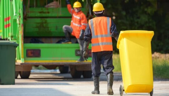 Як рівнянам укласти договір на вивезення сміття: покрокова інструкція
