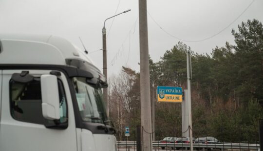 Польські протестувальники та поліція зупиняють автобуси з українцями на кордоні
