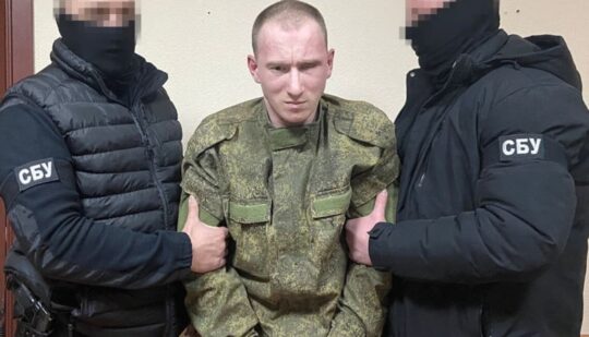 Російського військового, який ростріляв українського полоненого, заарештували
