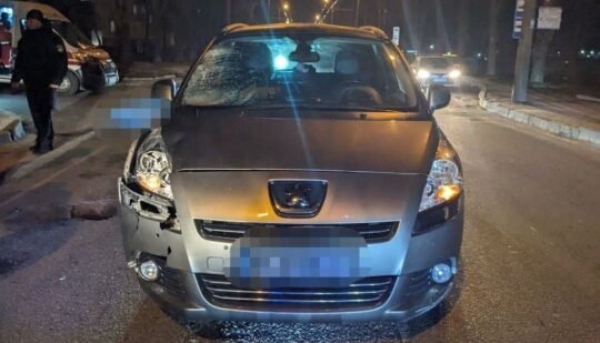 У Рівному жінка на смерть збила пішохода: поліцейські шукають родичів загиблого