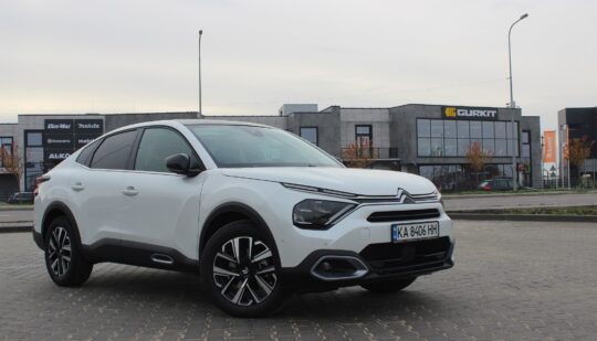 Тест-драйв Citroen C4X: вивчаємо ключові фішки незвичного седана