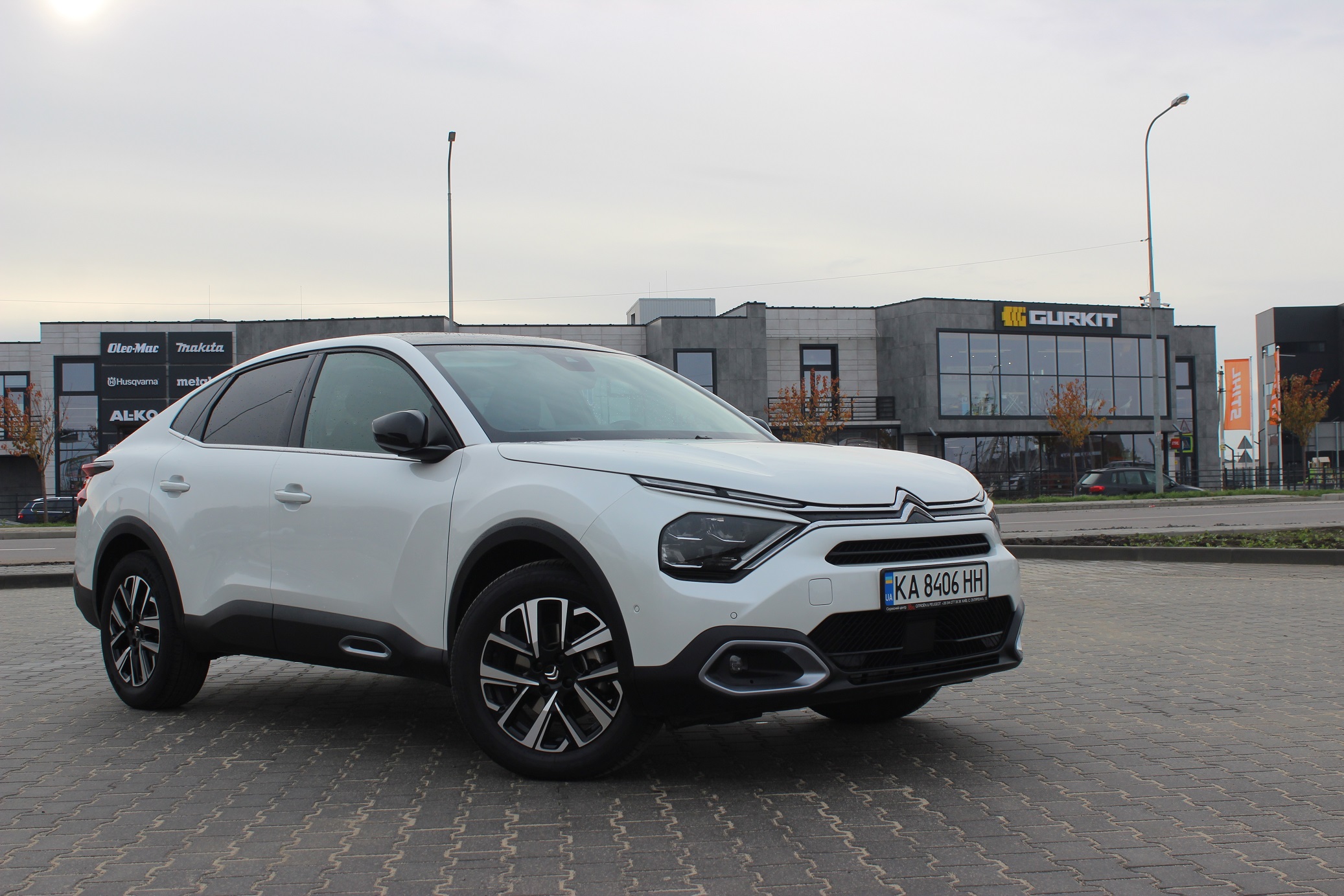 Ви зараз переглядаєте Тест-драйв Citroen C4X: вивчаємо ключові фішки незвичного седана