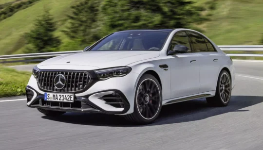 З запасом ходу у 101 км та потужністю 600 сил: гібрид Mercedes-AMG E53 представили офіційно