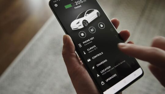 Tesla інтегрує мережі 5G у нові електромобілі