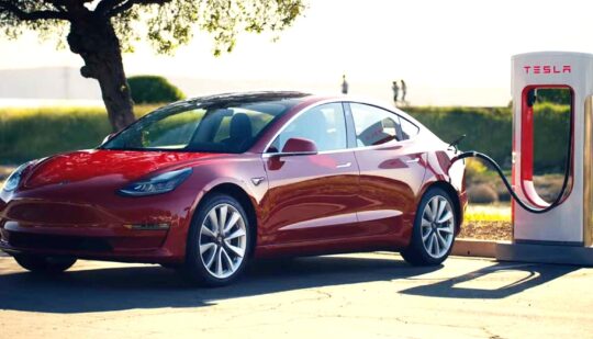 Акумулятори на нових Tesla Model 3 почали дуже швидко розраджатись, у компанії знайшли рішення проблеми