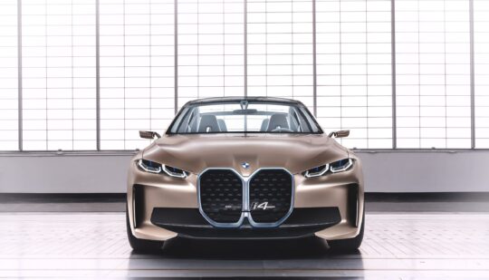 Від виробника гіперкарів: BMW Group отримав нового постачальника тягових батарей для електромобілів