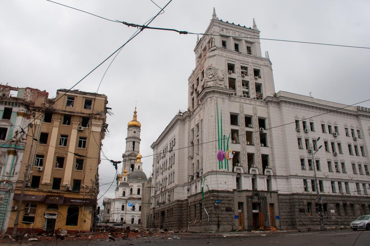 Ви зараз переглядаєте Війна в Україні – Росія завдає удари по Харкову, щоб перетворити його на сіру зону