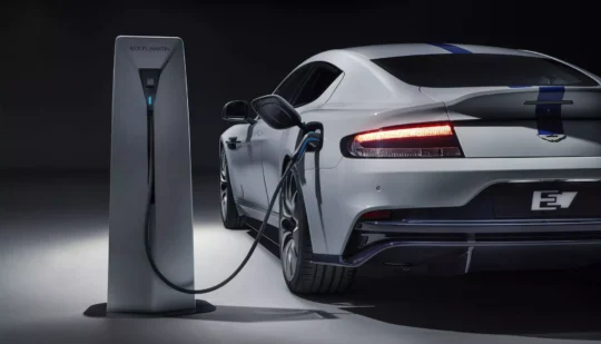 Зосередиться на гібридах: Aston Martin відкладає випуск своїх серійних електромобілів