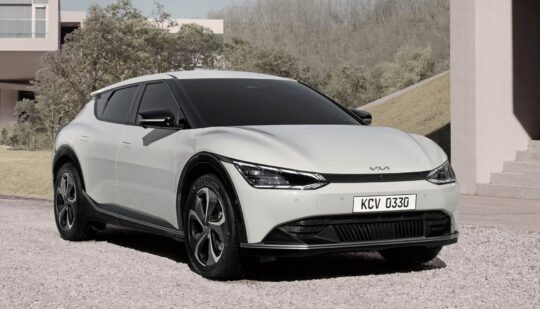 Від 2,1 млн гривень: в Україні розпочались продажі електромобіля Kia EV6
