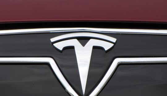 Tesla готується показати нове “роботаксі”: стала відома дата прем’єри