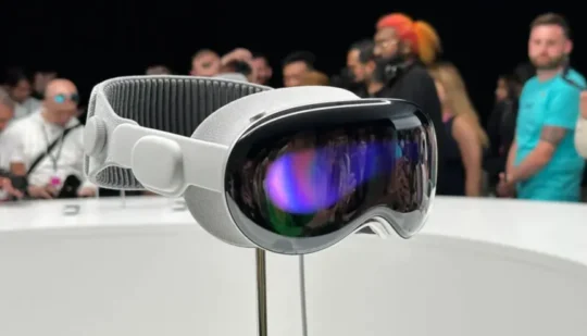 Apple Vision Pro 2 не вийде до кінця 2026 року