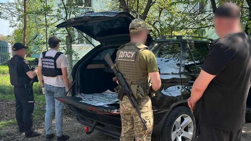 Ви зараз переглядаєте На Закарпатті затримали “переправника”: 49-річний рівнянин намагався вивезти за кордон чоловіка