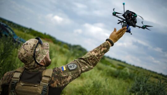 На Рівненщині чоловік збирав кошти на дрони для військових, а сам їх привласнив