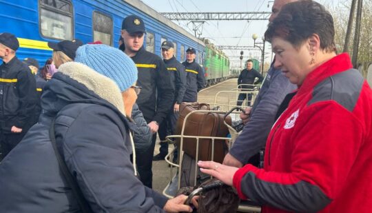 Рівненщина зустріла другий евакуаційний потяг із Донецької області