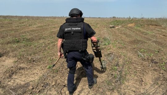 Піротехніки ДСНС Рівненщини продовжують розміновувати Херсонщину