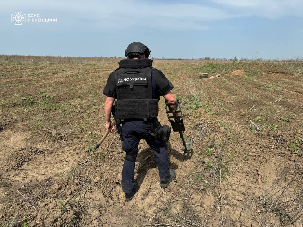 Ви зараз переглядаєте Піротехніки ДСНС Рівненщини продовжують розміновувати Херсонщину