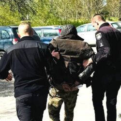 Жителю Рівненщини, якого підозрюються у безпричинному побитті прохожого, взяли під варту (+ФОТО)