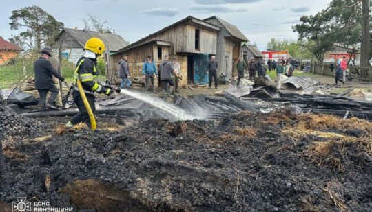 На Рівненщині вогонь знищив три тонни кормів